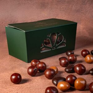 Noisettes et amandes au chocolat par Nina Métayer