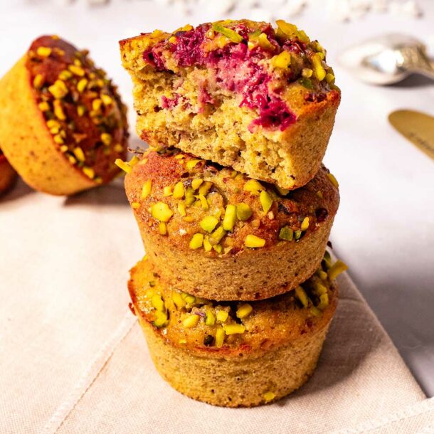 Financier pistache framboise par Nina Métayer