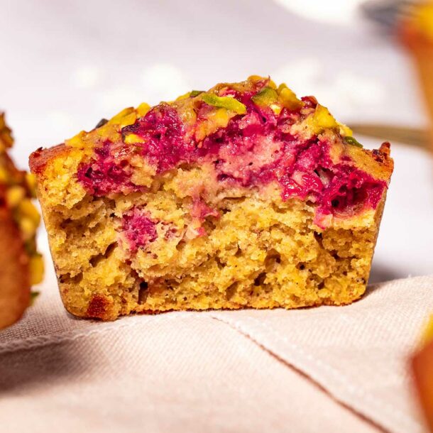 Financier pistache framboise par Nina Métayer