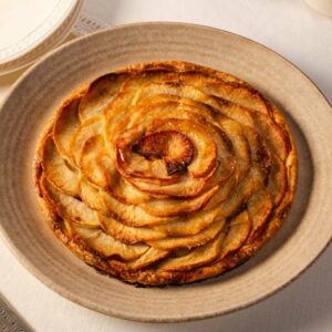 Tarte fine aux pommes par Nina Métayer