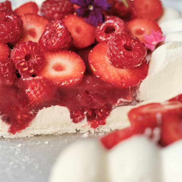 Pavlova fraises framboises par Nina Métayer