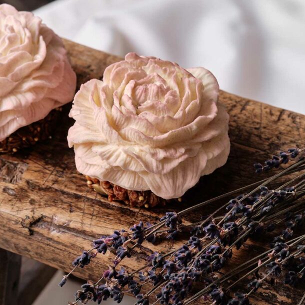 The flower Blackberry, blackcurrant, lavender by Nina Métayer