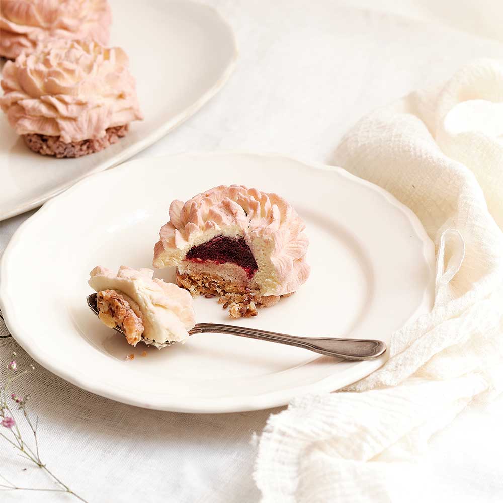 Fleur cassis violette par Nina Métayer